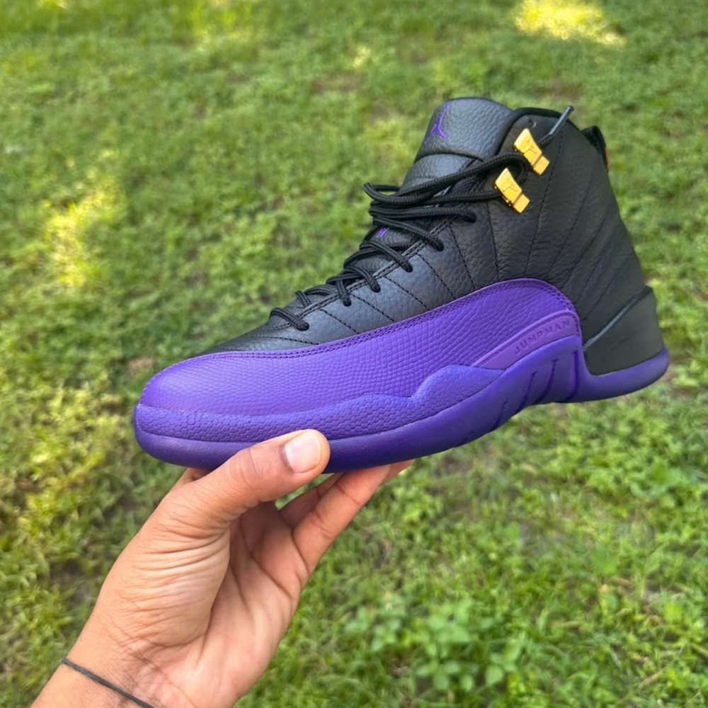 Jordan 12 Retro (black and violet) sz:10
